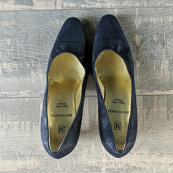 Bruno Magli Navy Blue Leather Textured Heels BX187 - Picture 5 of 11